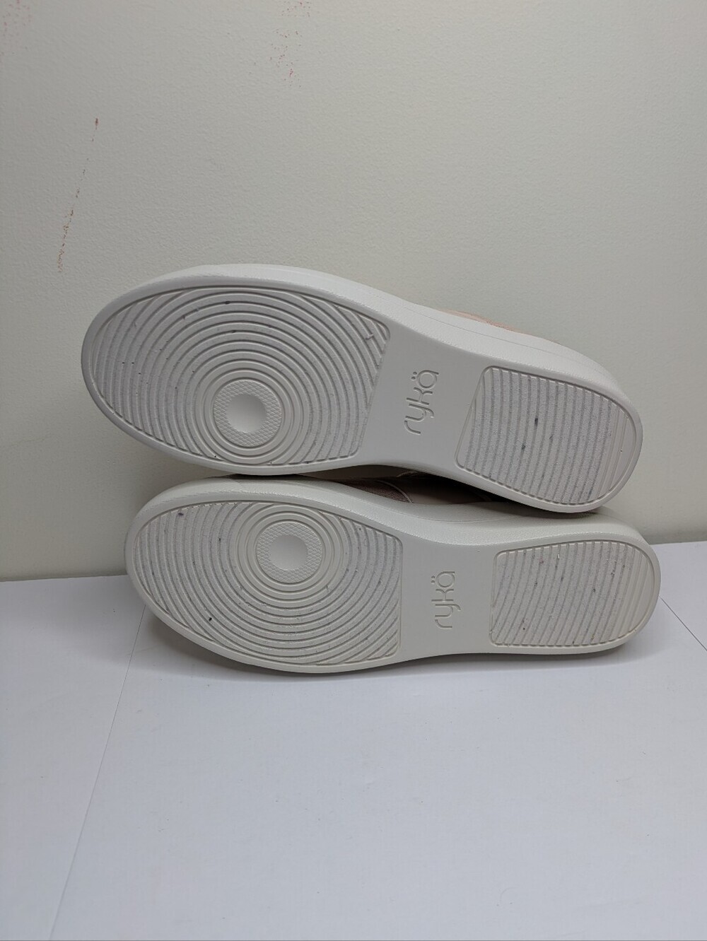 Ryka Viv Classic Blush Sneaker 7.5 Wide - Picture 7 of 8